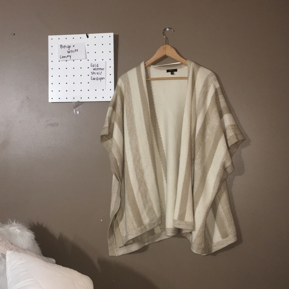 beige & white shal/ cardigan